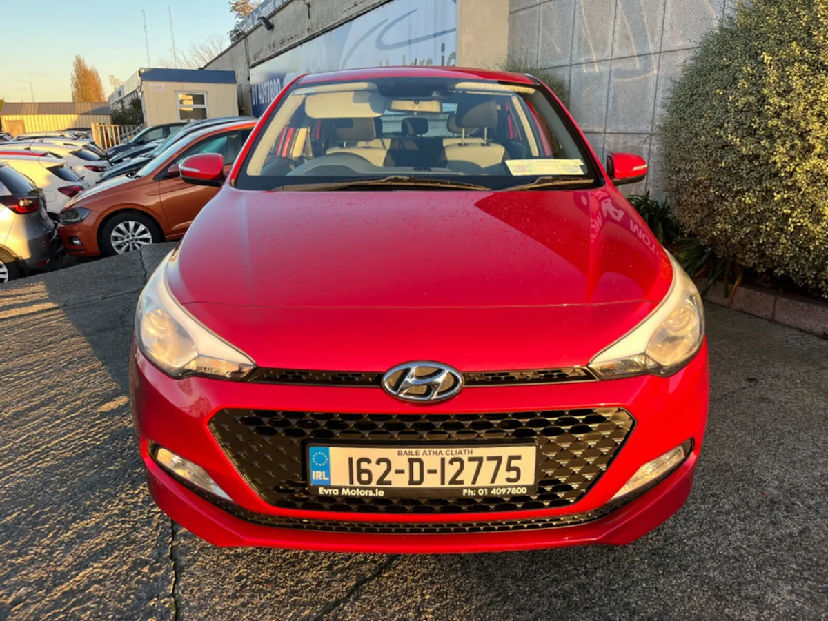 Hyundai i20 DELUXE 1.2 PETROL - Image 2