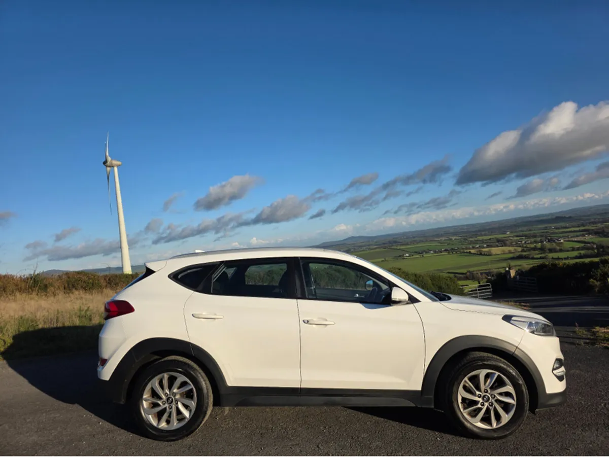Hyundai Tucson 1.7 CRDI SE NAV REVERSING CAMERA5DR - Image 2