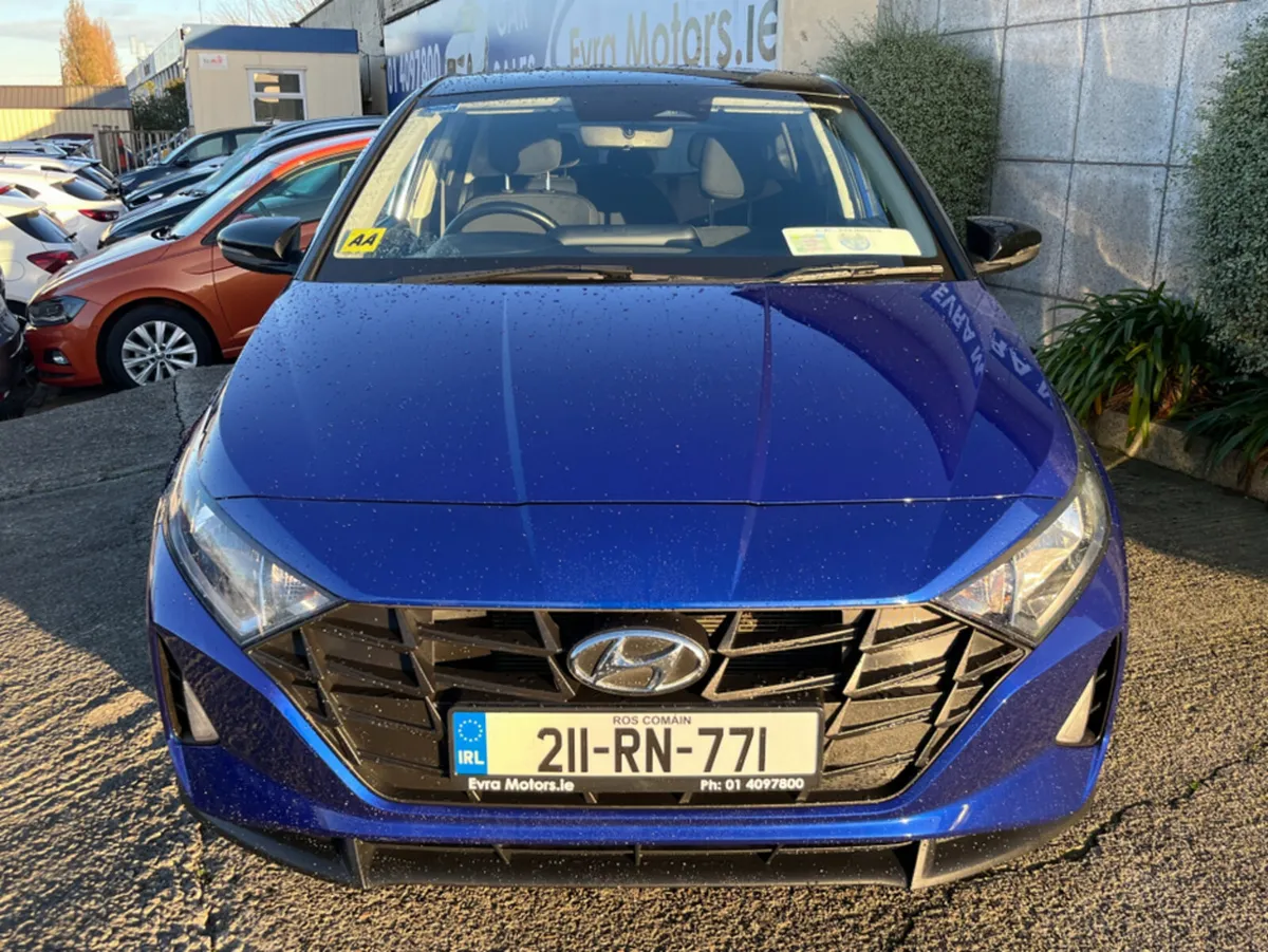 Hyundai i20 DELUXE PLUS 2-TONE 1.2 PETROL - Image 2