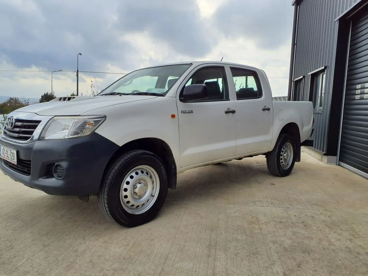 Toyota Hilux Active 4X4 D4D Dcab 4DR - Image 3