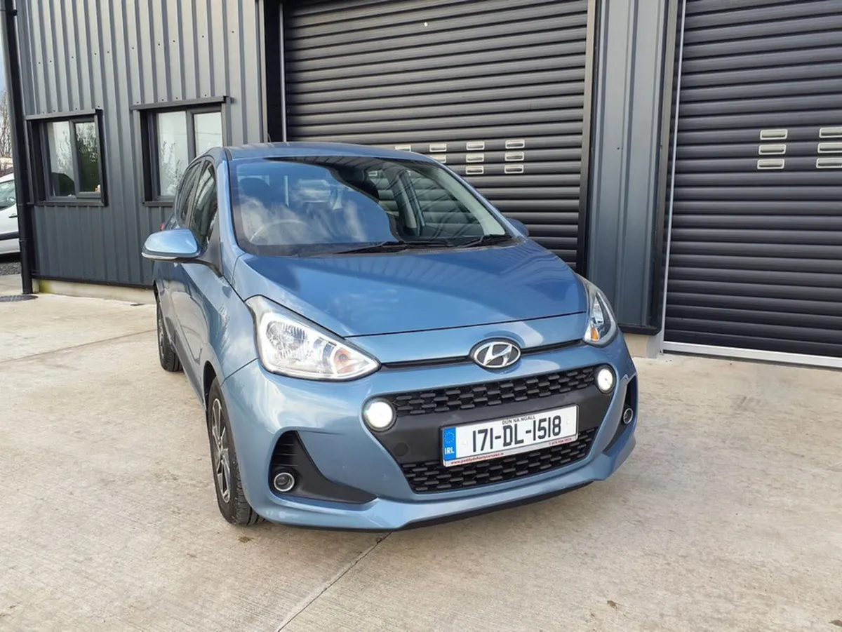 Hyundai i10 Deluxe 4DR - Image 2