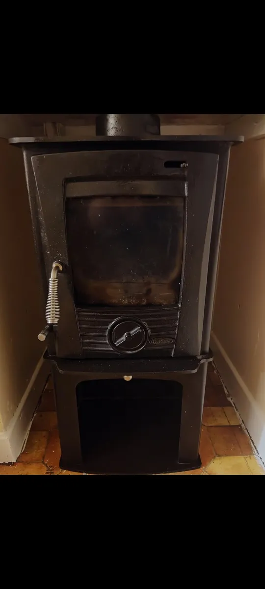 Beautiful small stove.... like new condition.... - Image 2