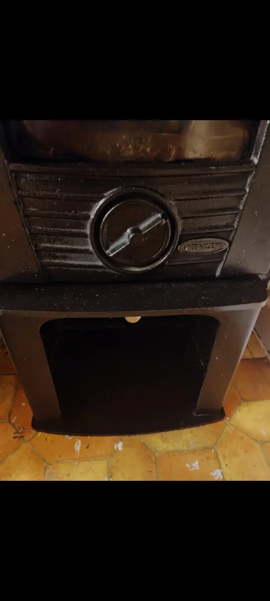 Beautiful small stove.... like new condition.... - Image 3