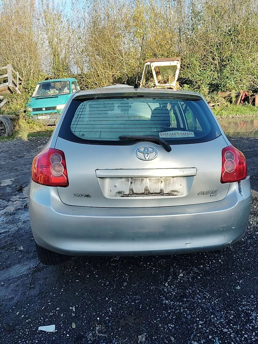 Breaking Toyota auris 2010 petrol - Image 3