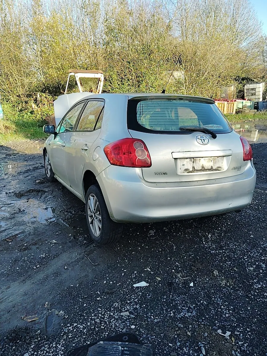 Breaking Toyota auris 2010 petrol - Image 4
