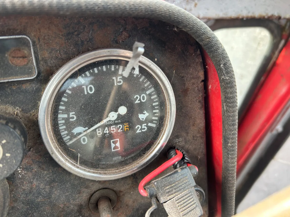 1982 Massey Ferguson 565 2wd - Image 2