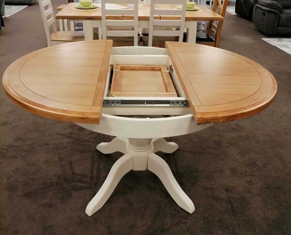 Oak Extendable Round Dining Table New - Image 2