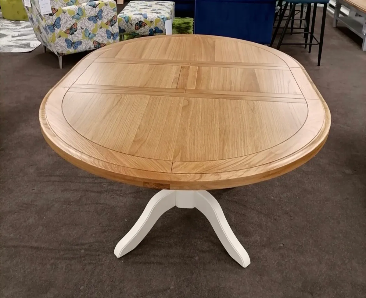 Oak Extendable Round Dining Table New - Image 4