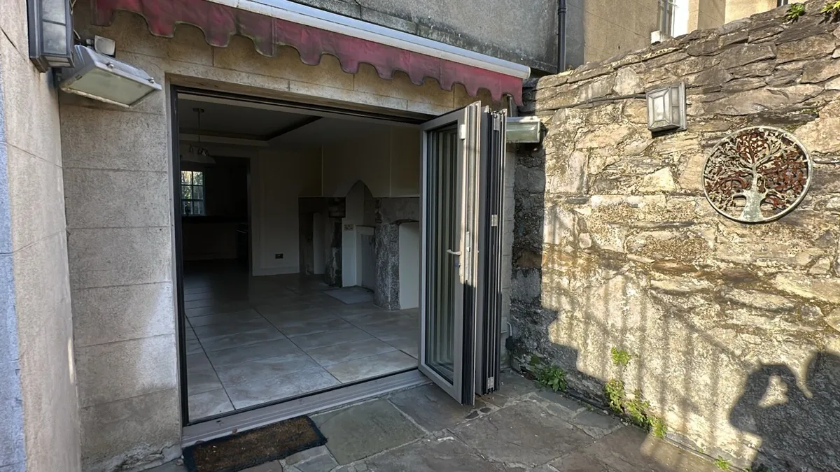 Concertina floding external doors - Image 1