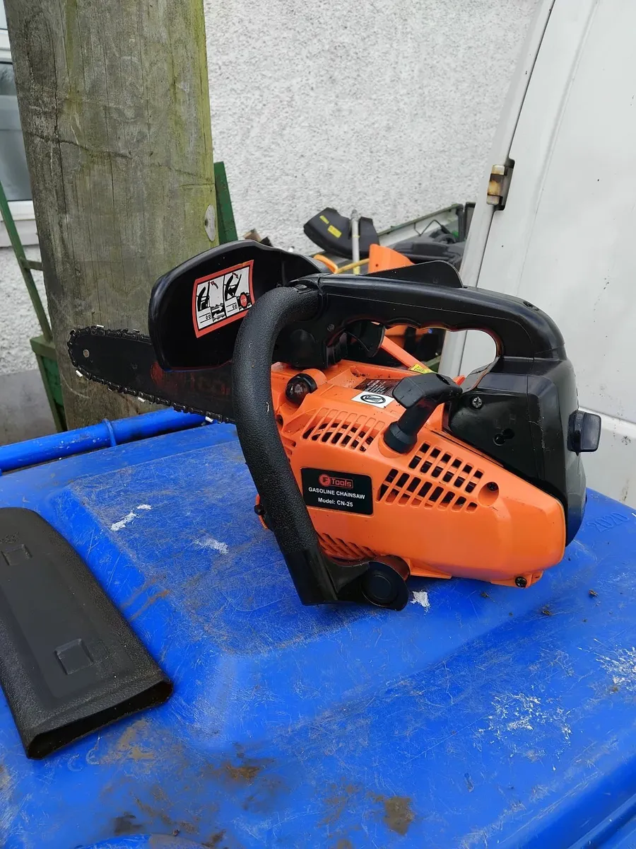 2 hand chainsaw only used 2 times like new - Image 2