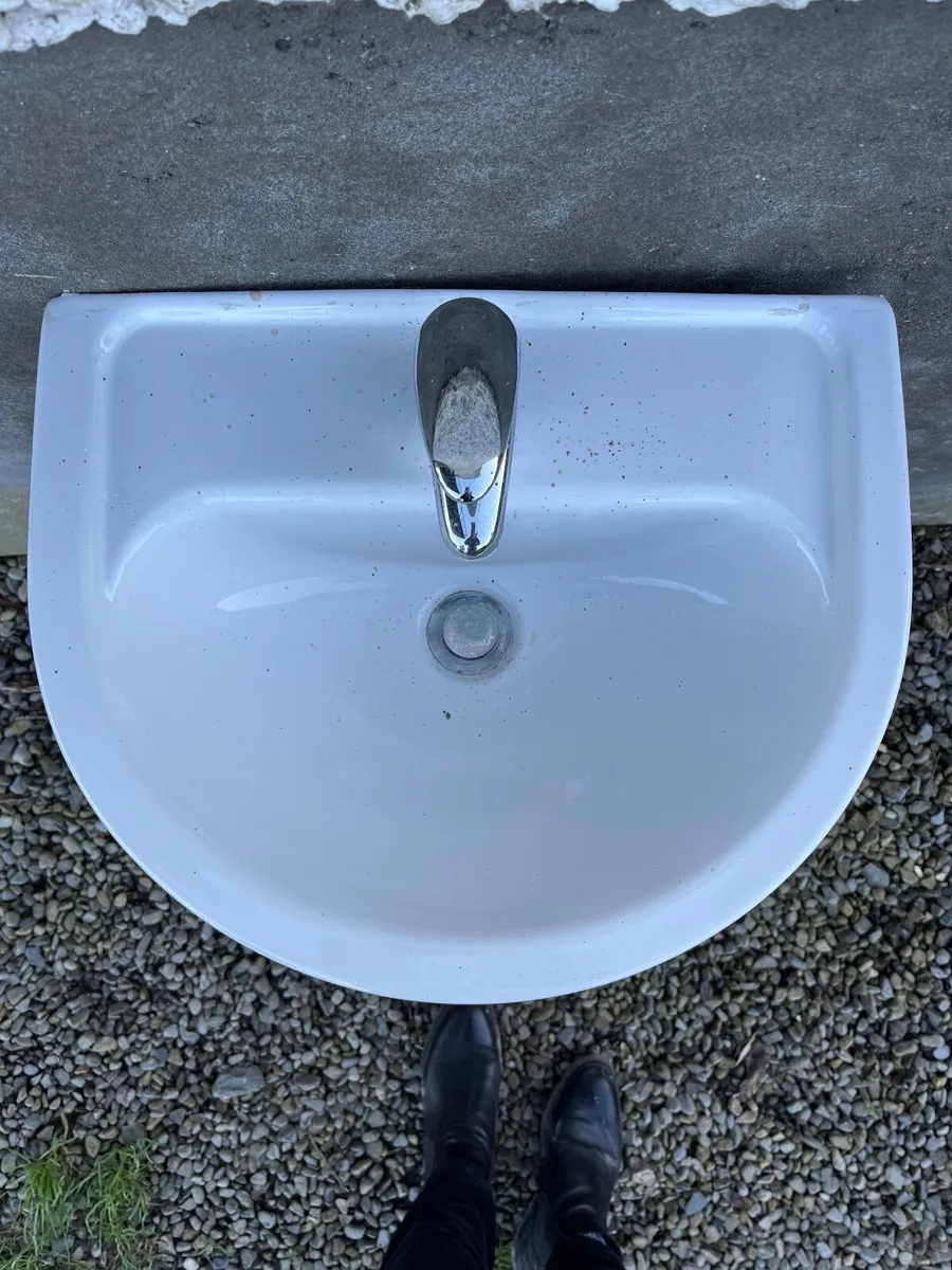 Bathroom sink - Image 2