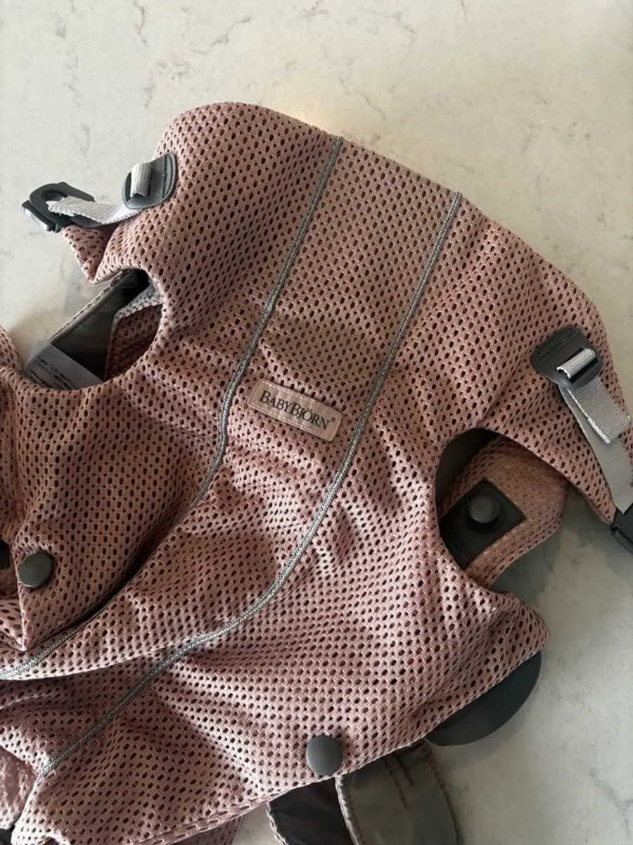 Baby Bjorn airy mesh mini Dusty Pink - Image 1