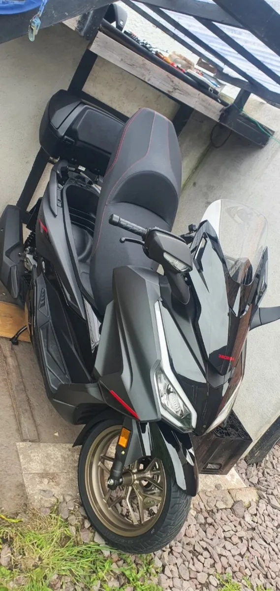 Honda forza 125cc special edition as new - Image 1