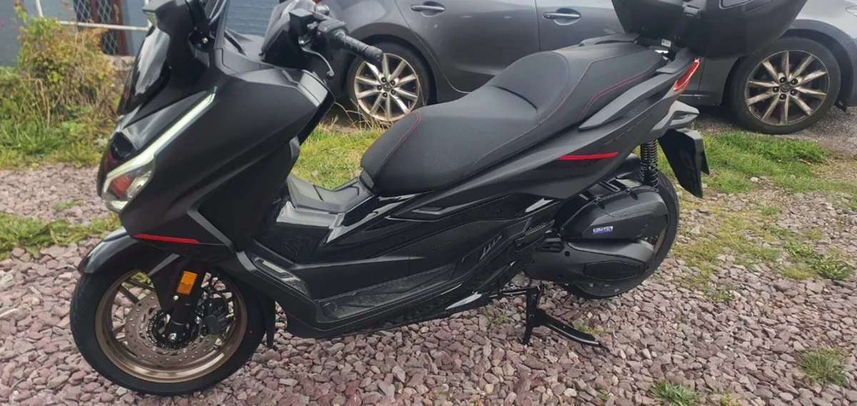 Honda forza 125cc special edition as new - Image 2