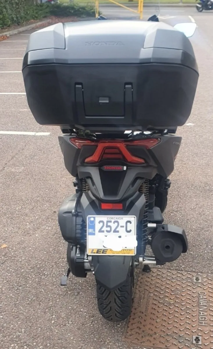 Honda forza 125cc special edition as new - Image 3