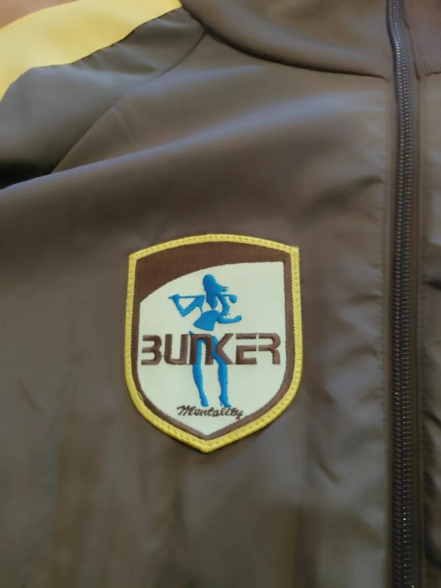 Bunker Mentality Golf Track top XL - Image 1