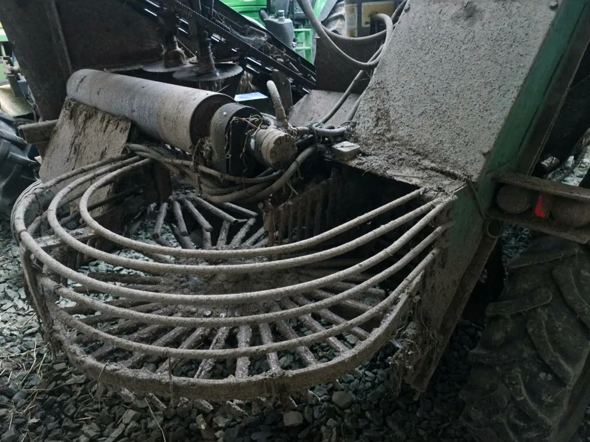 Beet harvester - Image 2