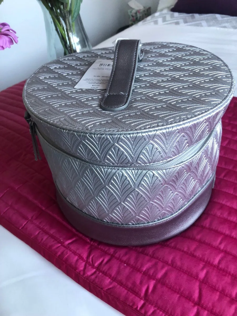 Laura Ashley Vanity Case (Brand New) - Image 3