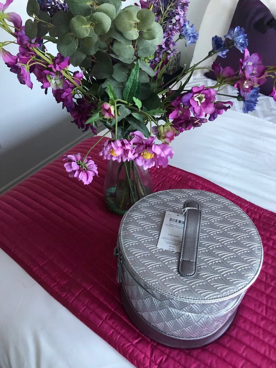 Laura Ashley Vanity Case (Brand New) - Image 4