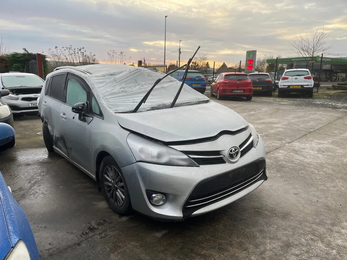 2016 Corolla Verdi for parts - Image 2