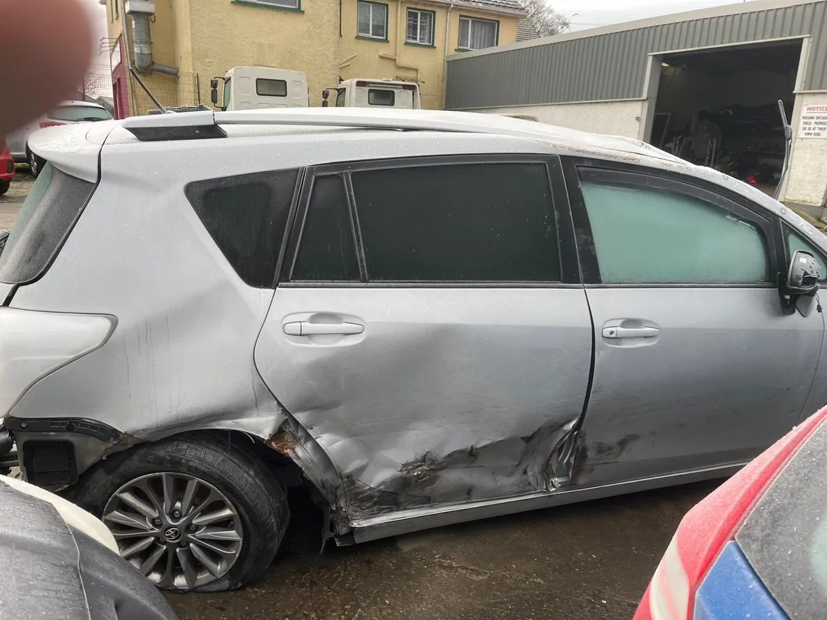 2016 Corolla Verdi for parts - Image 3