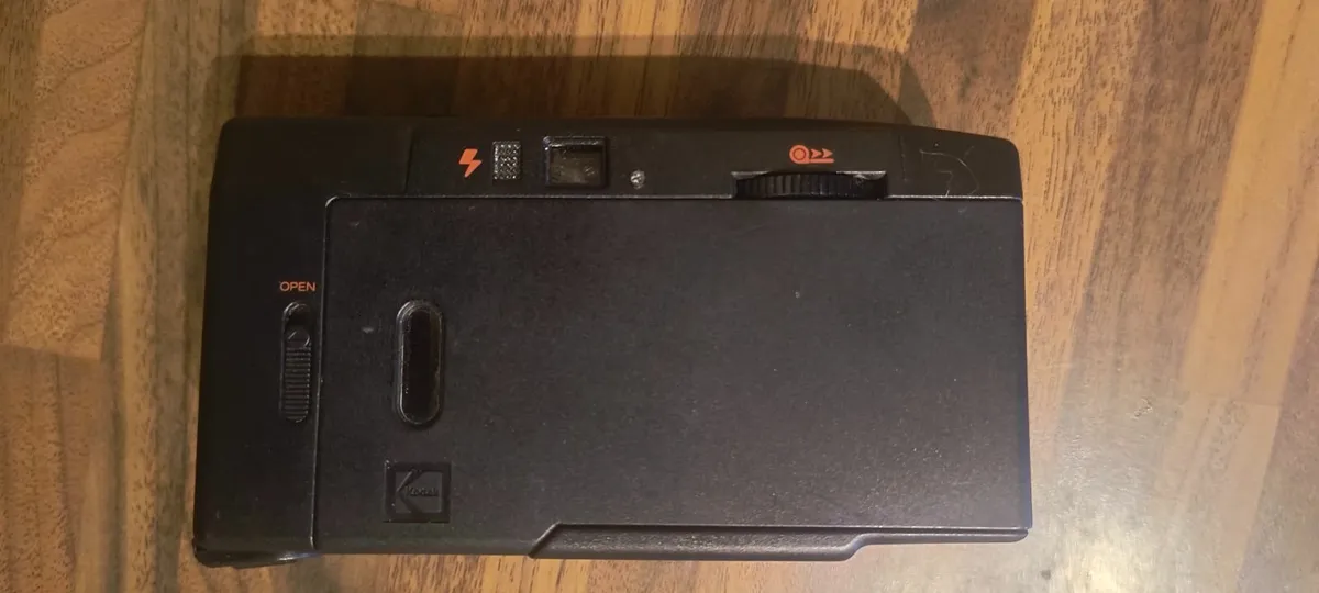 Vintage Kodak 35mm Film Camera - Image 2