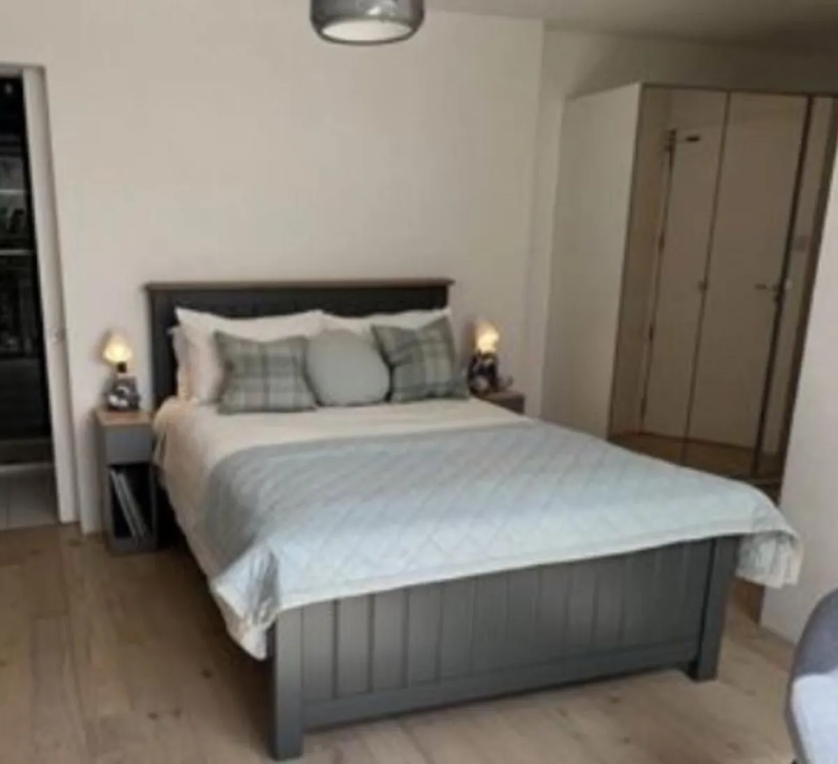 Double bed - Image 1