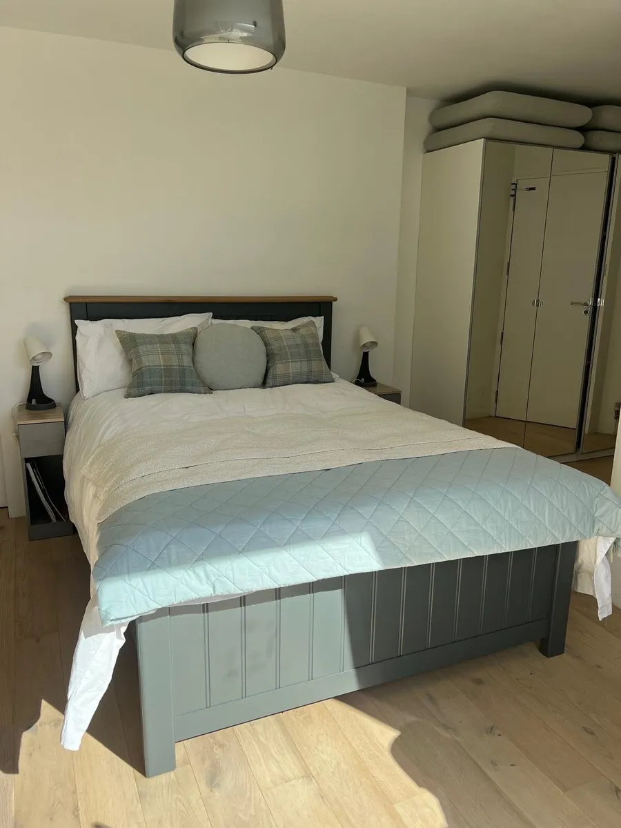 Double bed - Image 2