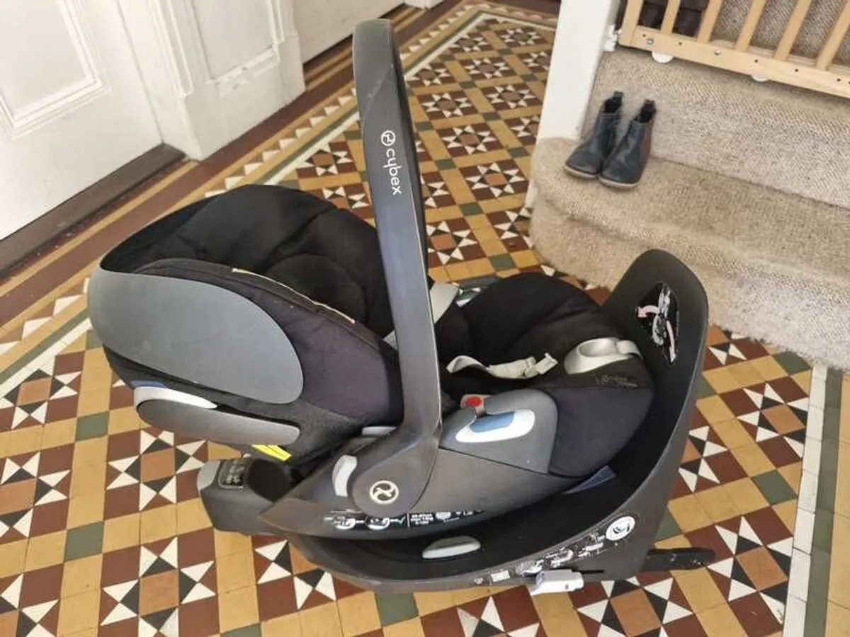 Axkid Minikid2 Platinum Rearfacing Car Seat (0-15kg) - Image 1