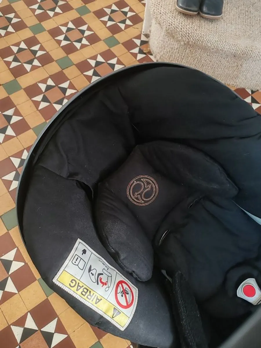 Axkid Minikid2 Platinum Rearfacing Car Seat (0-15kg) - Image 3