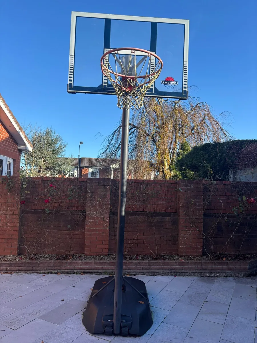 Basketball Stand/Hoop - Image 1
