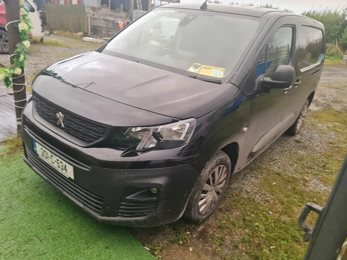 FABULOUS VAN 2020 NEW MODEL 1.6 - Image 3