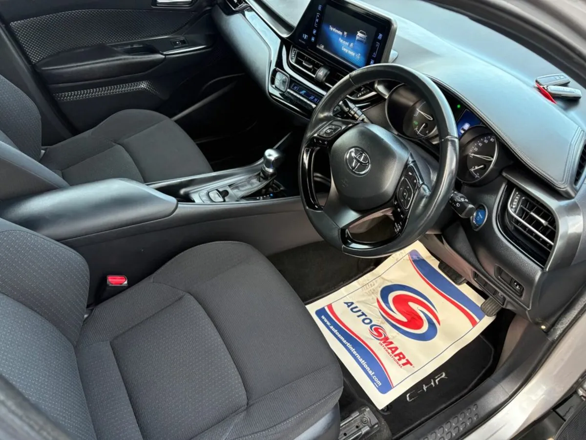 Toyota C-HR Petrol Hybrid Luna Auto - Image 2