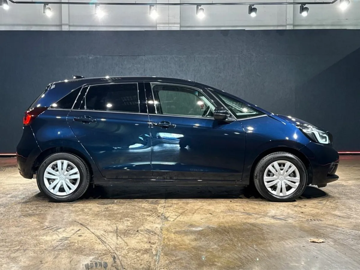 Honda Fit AUTOMATIC HYBRID 1.5L - HEATING / AC CON - Image 3