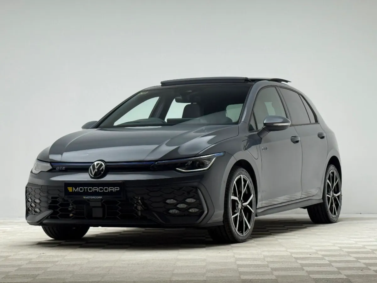 Volkswagen Golf GTE 1.5 TSI PHEV *PAN ROOF* - Image 3