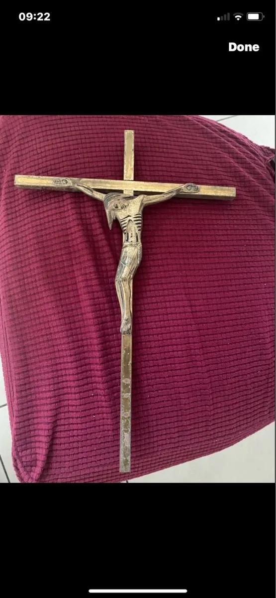 Brass crucifix - Image 1