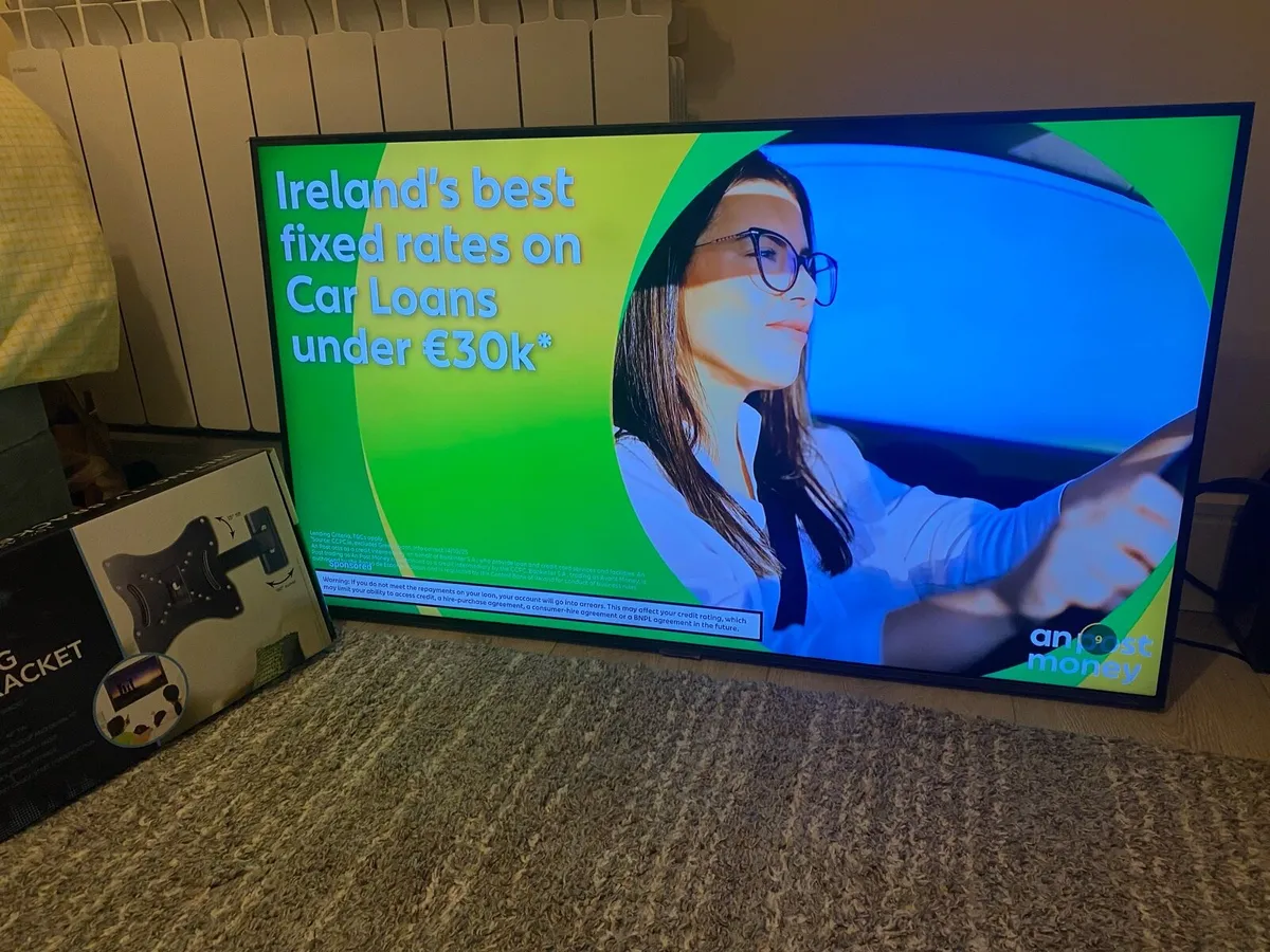 Samsung smart Tv 4K 43 inch, It comes with - Image 2