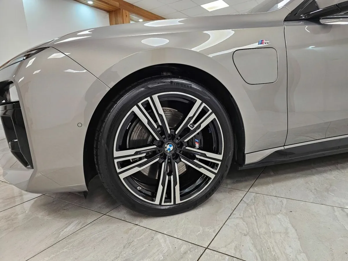 BMW 7-Series STUNNING COLOUR - Image 4