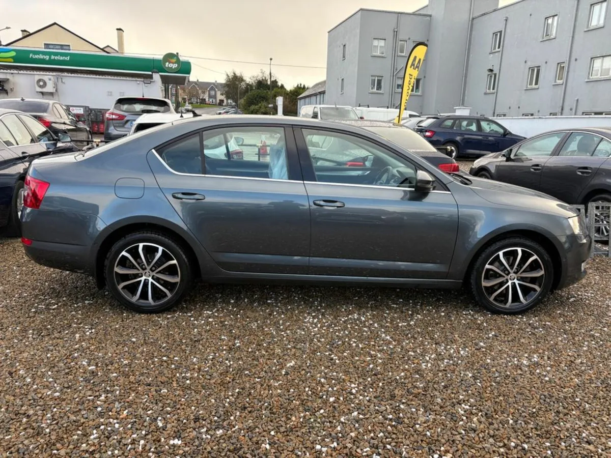 Skoda Octavia 2.0 TDI 150 CR SE Business - Image 4