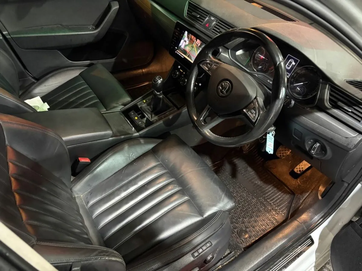 Skoda Superb 2.0 TDI 150 Style Estate 160Km - Image 2