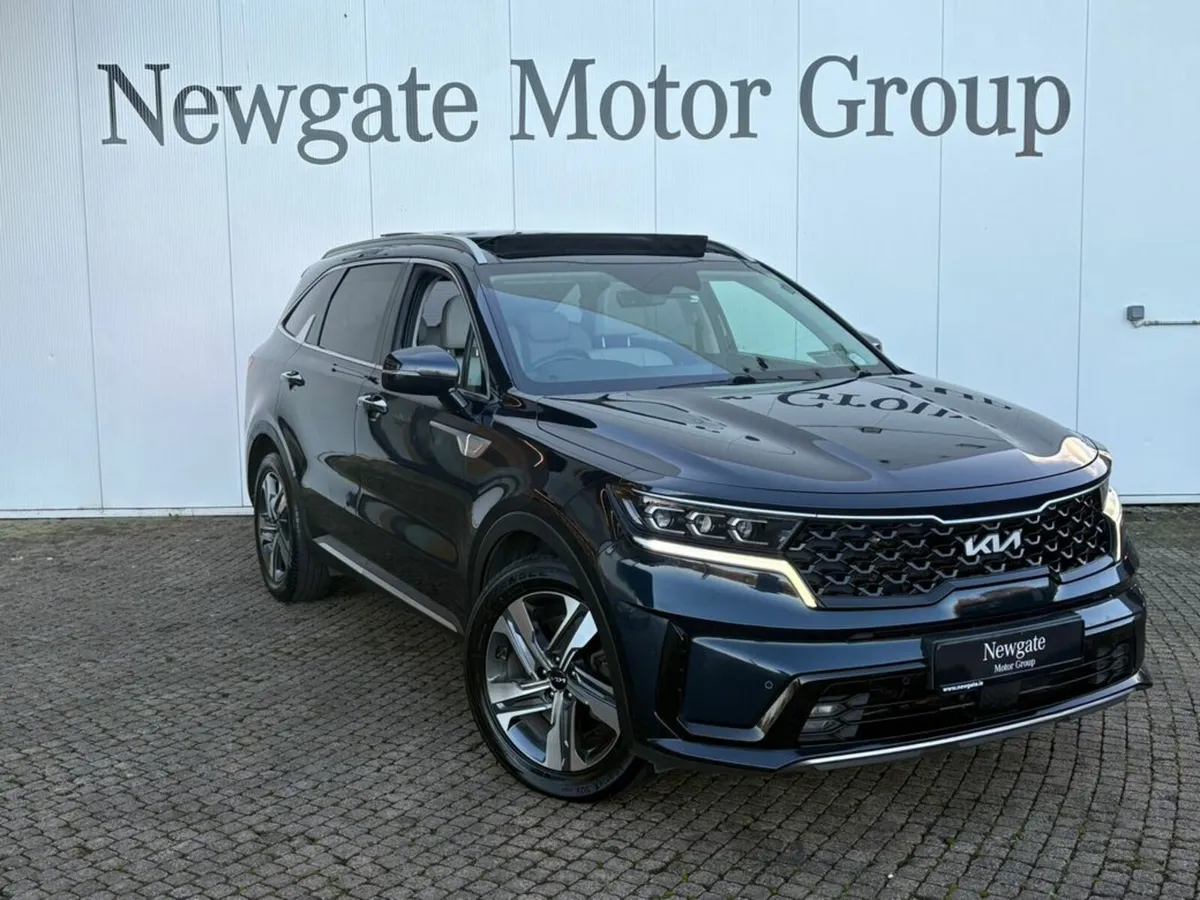 Kia Sorento Diesel 7 Seat K4 - Pan Roof - Two tone - Image 4