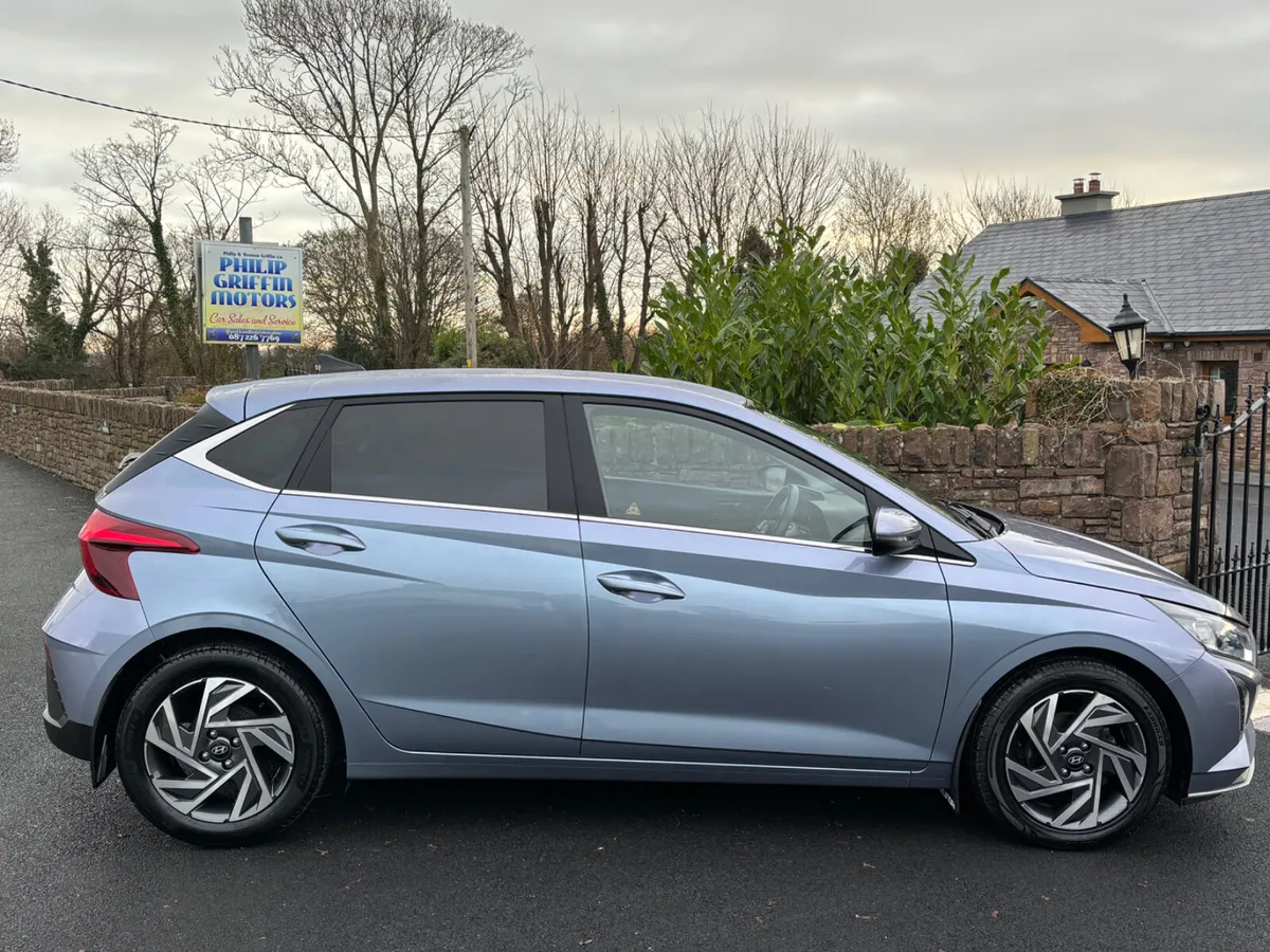 Hyundai i20 2024 DELUXE PLUS one owner from new - Image 4