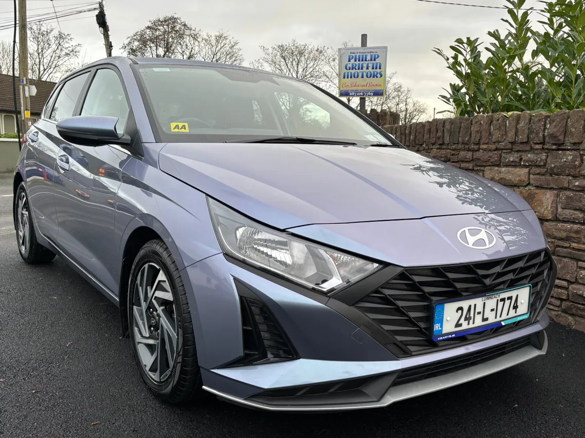 Hyundai i20 2024 DELUXE PLUS one owner from new - Image 3