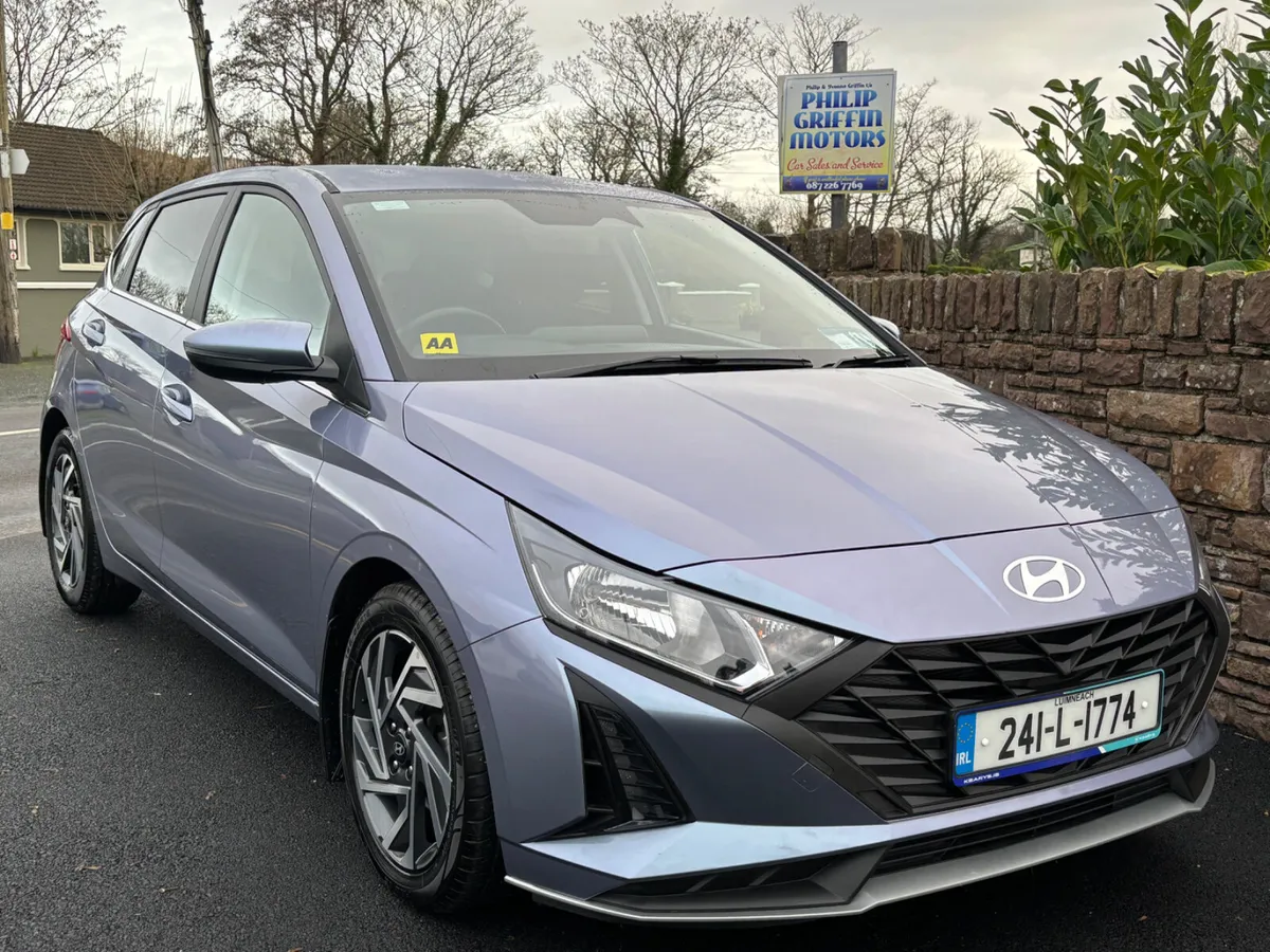 Hyundai i20 2024 DELUXE PLUS one owner from new - Image 1
