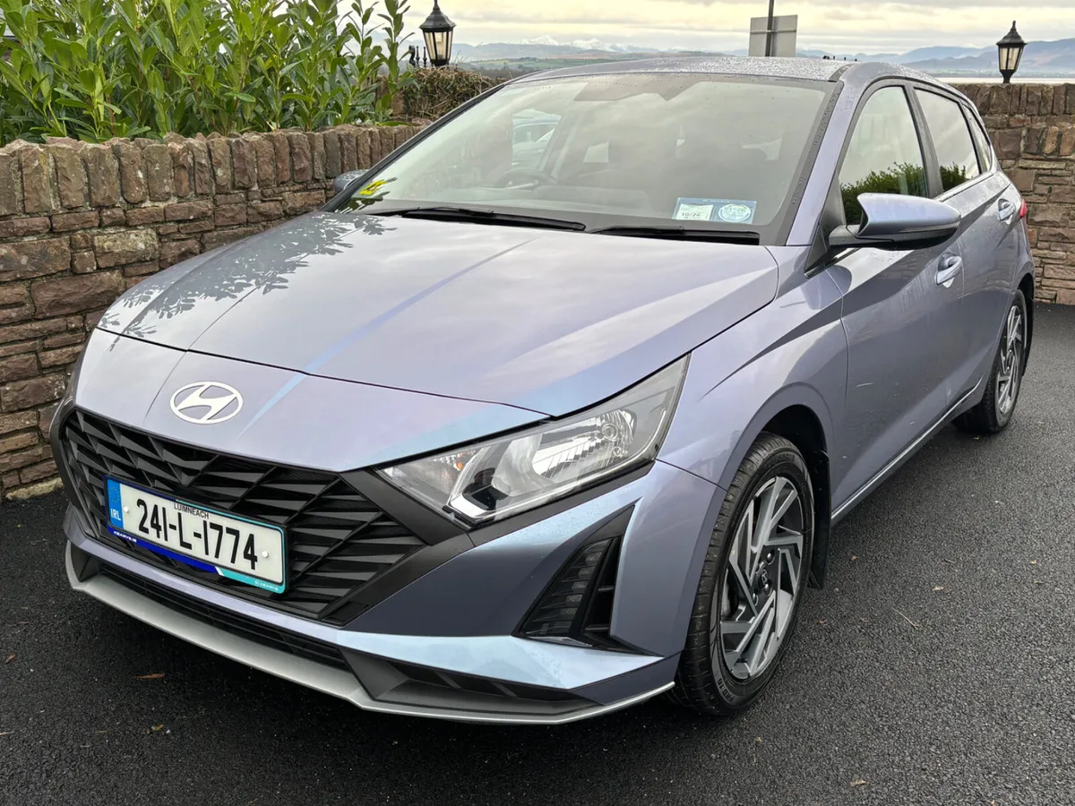 Hyundai i20 2024 DELUXE PLUS one owner from new - Image 2