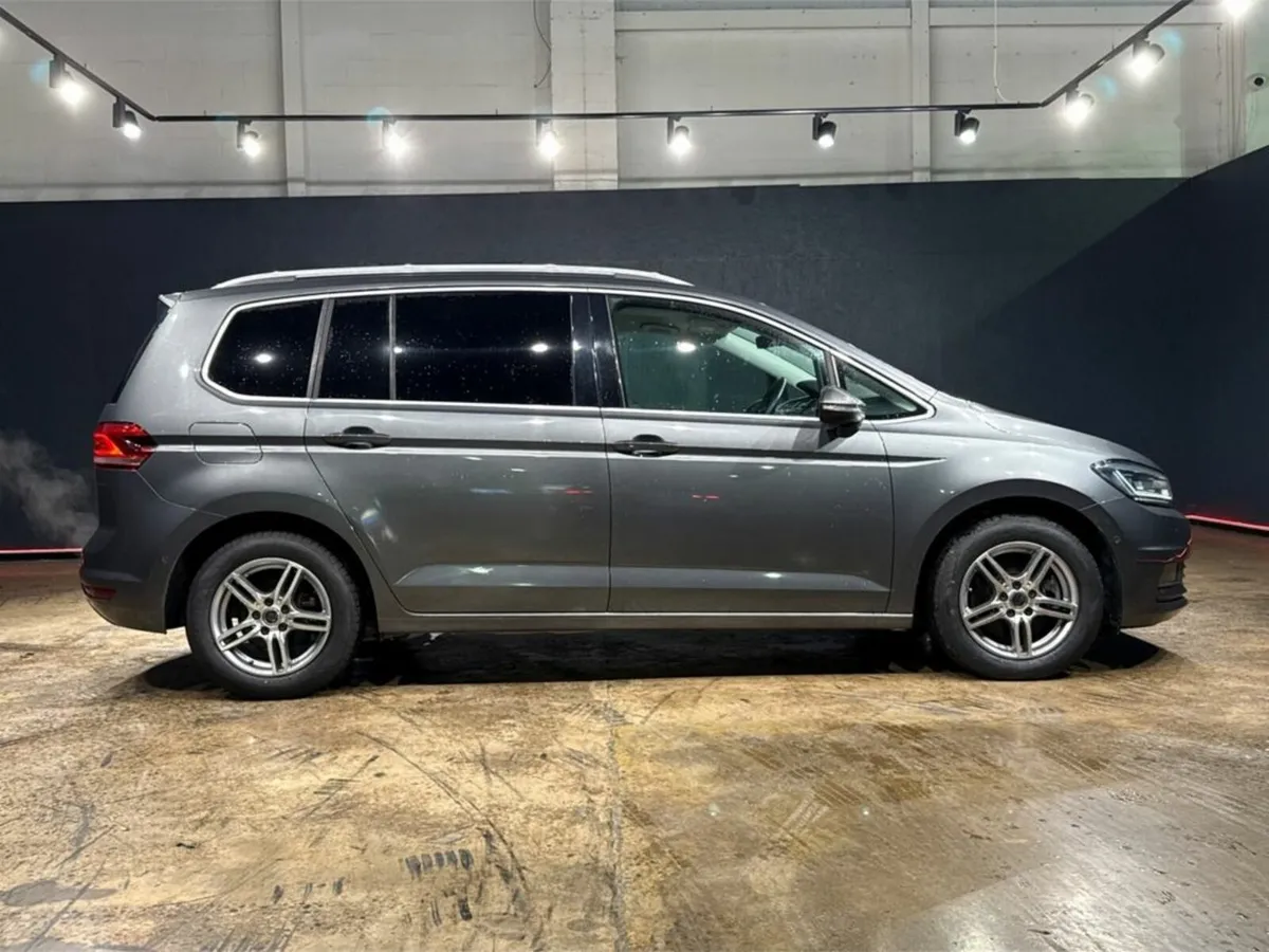 Volkswagen Touran 2.0 TDI - AUTOMATIC - CRUISE CON - Image 3