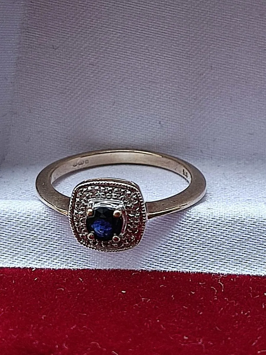 2 vintage 9 CT gold diamond rings - Image 1