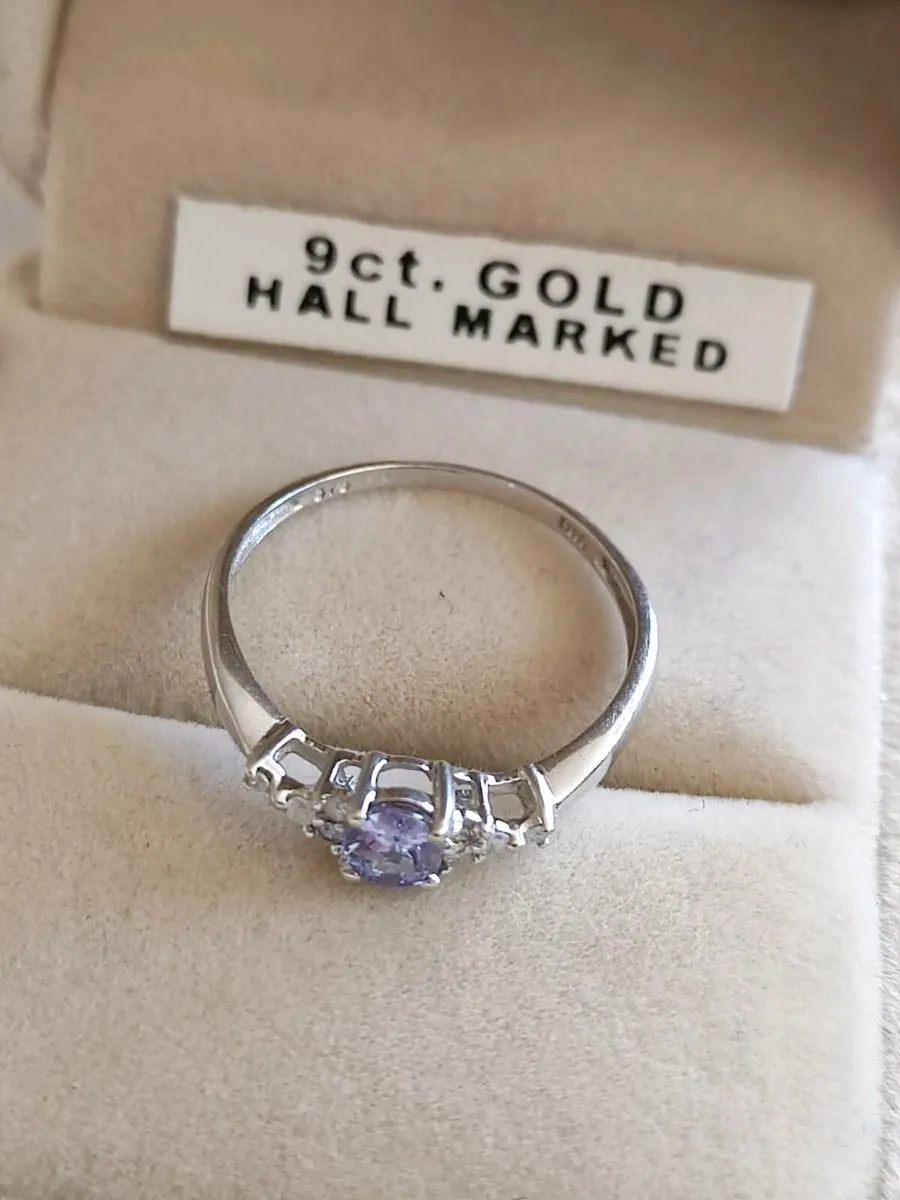 2 vintage 9 CT gold diamond rings - Image 2