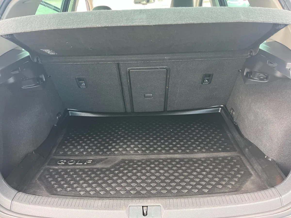 Volkswagen Golf - Image 4