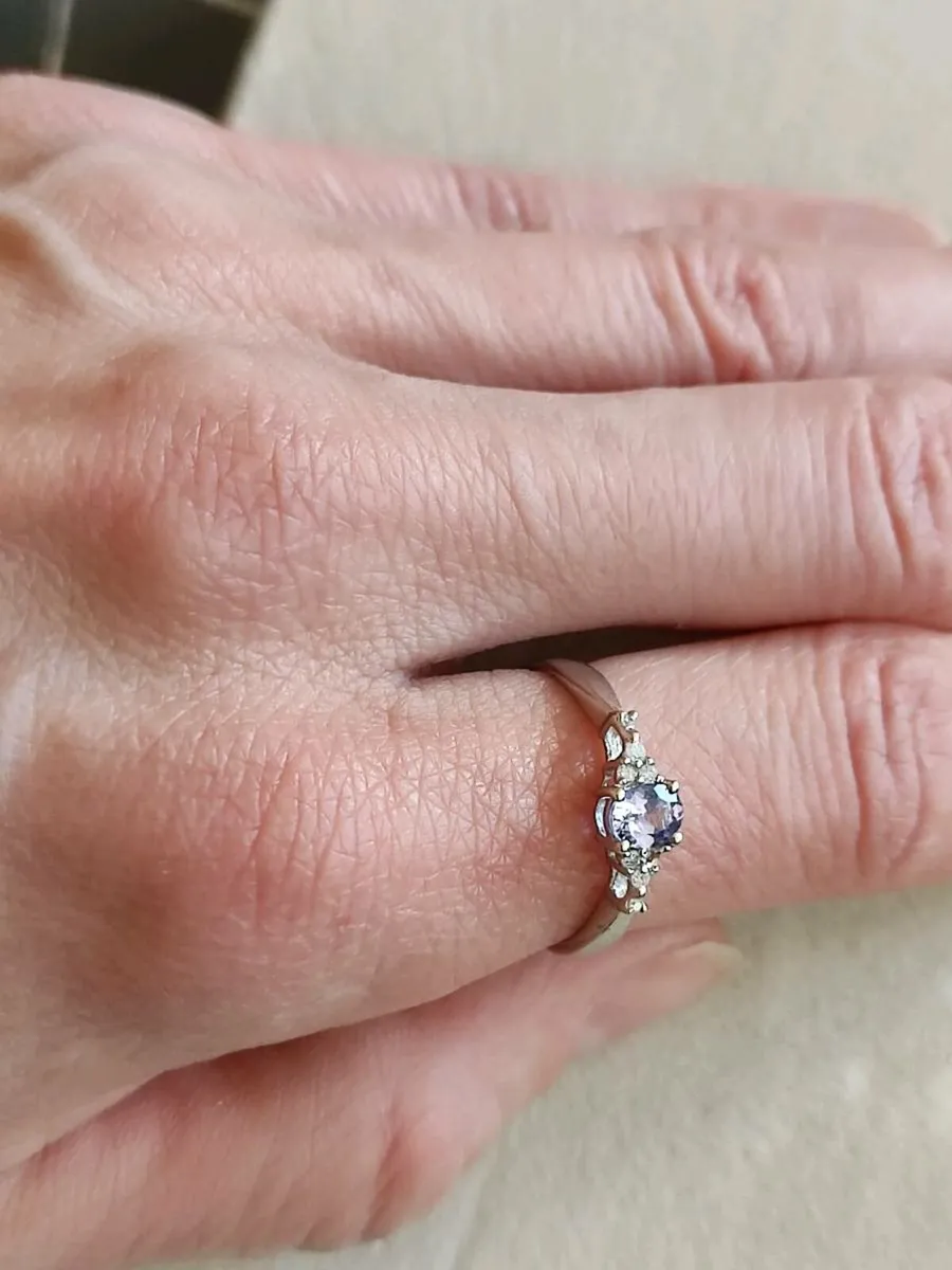 2 vintage 9 CT gold diamond rings - Image 3